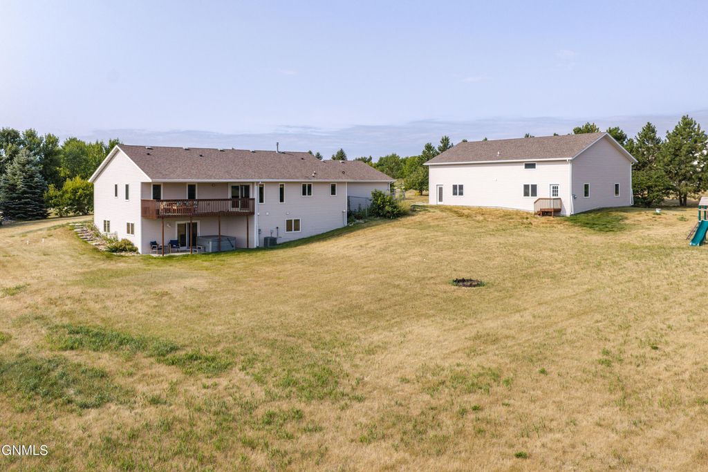 7260 Russell Road, Bismarck, ND 58503 photo 2