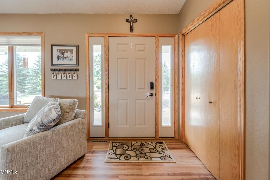 7260 Russell Road, Bismarck, ND 58503 photo 3