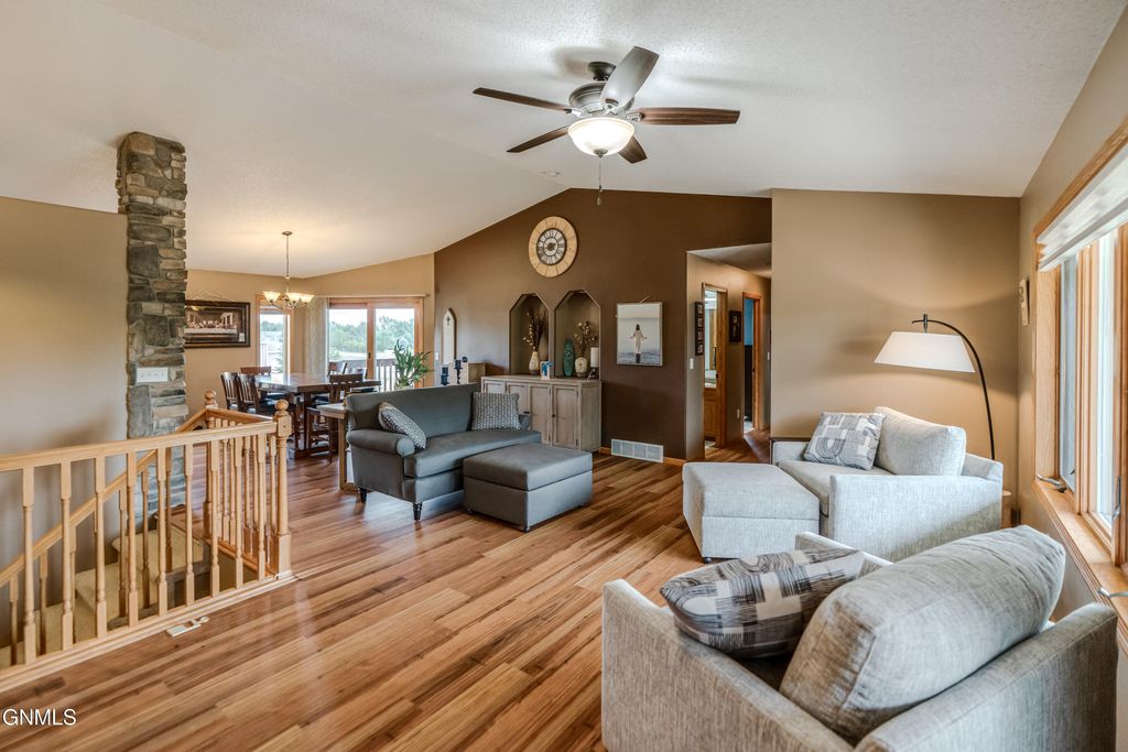 7260 Russell Road, Bismarck, ND 58503 photo 4