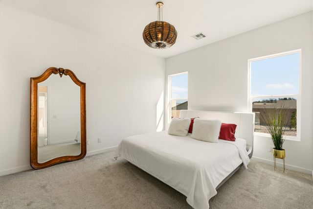 142 Mirador Boulevard, White Rock, NM 87547