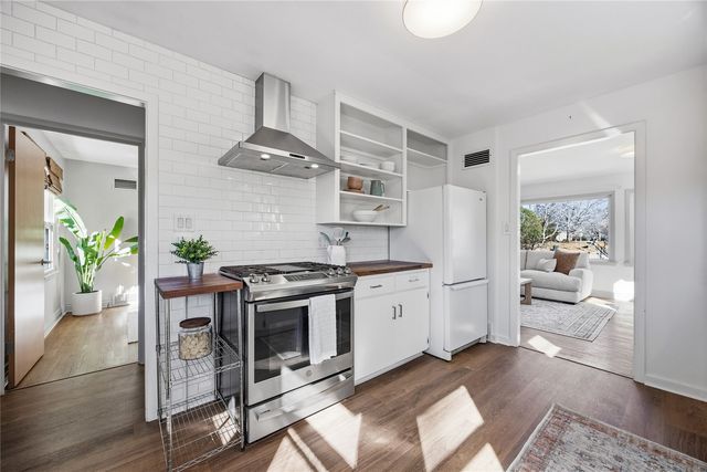 1521 E Court Street, Iowa City, IA 52245