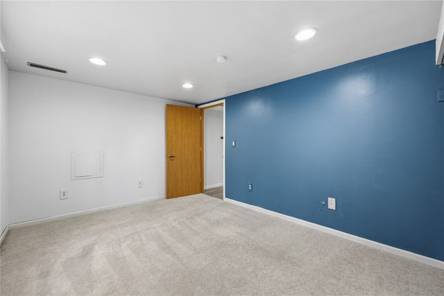 1521 E Court Street, Iowa City, IA 52245