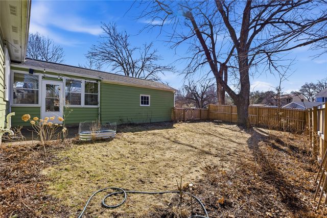 1521 E Court Street, Iowa City, IA 52245