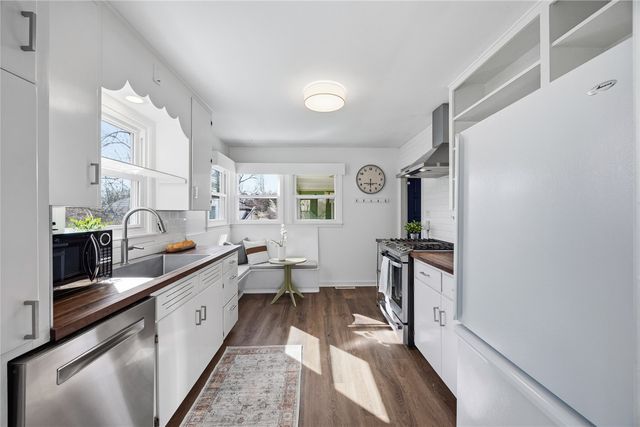 1521 E Court Street, Iowa City, IA 52245