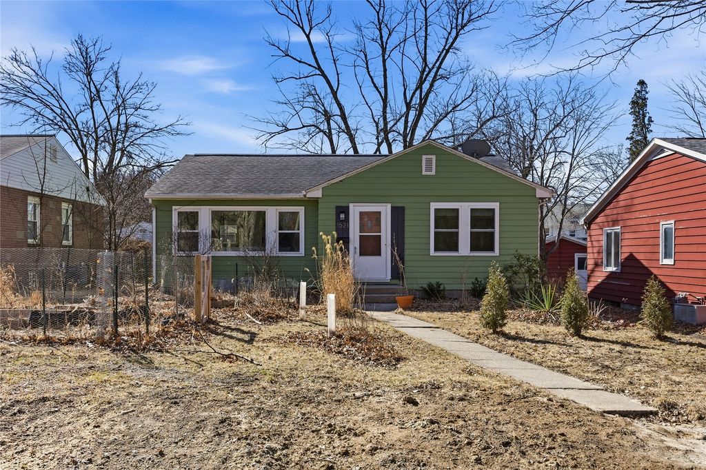 1521 E Court Street, Iowa City, IA 52245