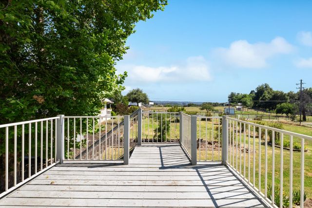3270 Ayres Holmes Rd, Auburn, CA 95602