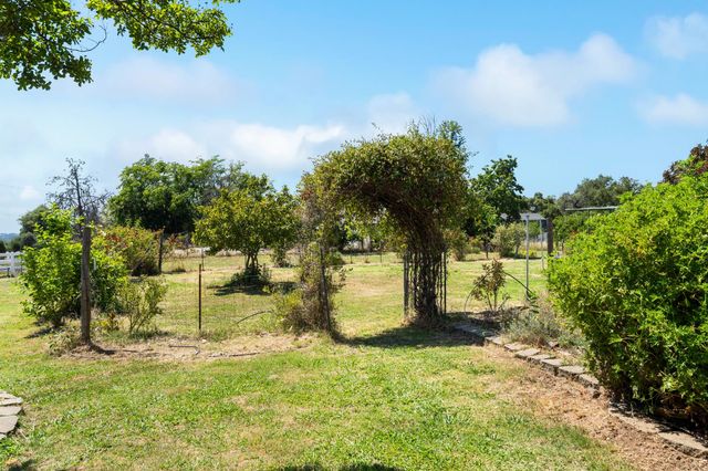 3270 Ayres Holmes Rd, Auburn, CA 95602