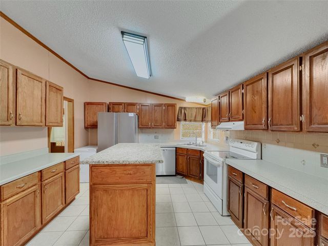 3215 Shadybark Trail, Catawba, SC 29704