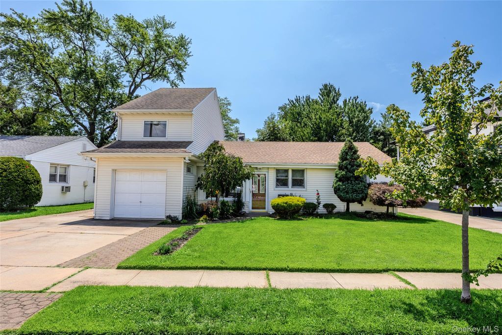 79 Spruce Lane, Valley Stream, NY 11581 — exterior