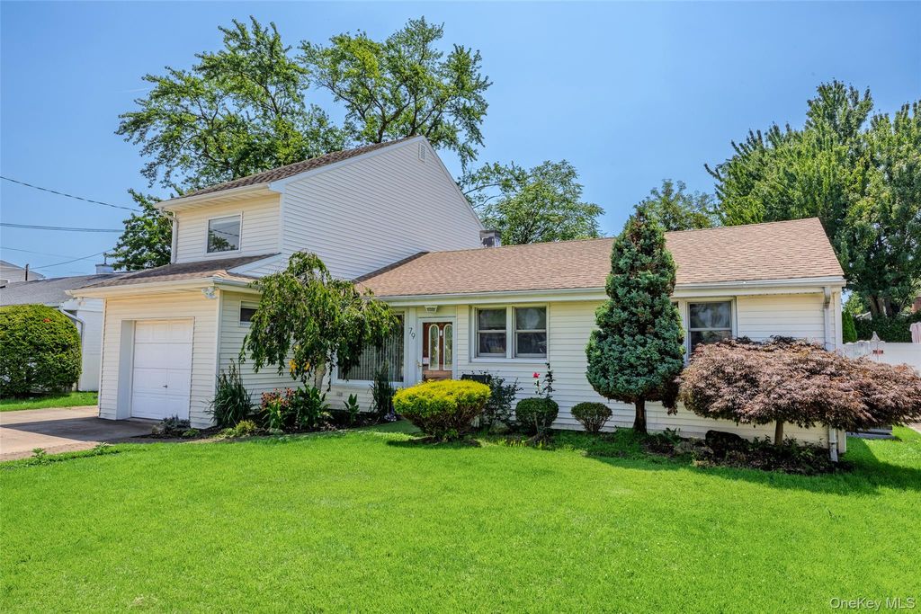 79 Spruce Lane, Valley Stream, NY 11581 — photo 2