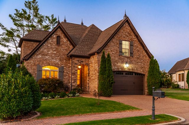 1027 Jarman Ln, Gallatin, TN 37066