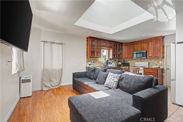 2016 W Manchester, Los Angeles, CA 90047