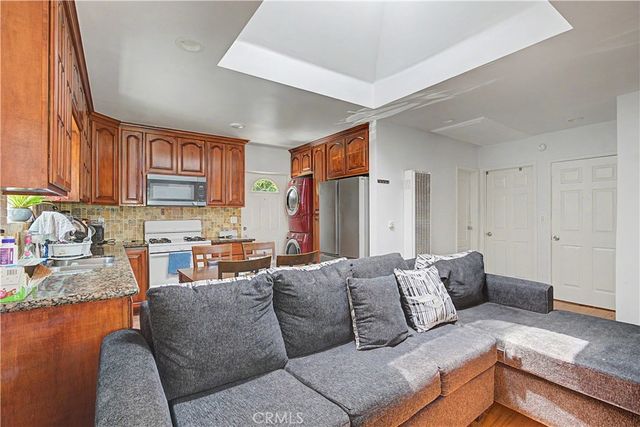 2016 W Manchester, Los Angeles, CA 90047