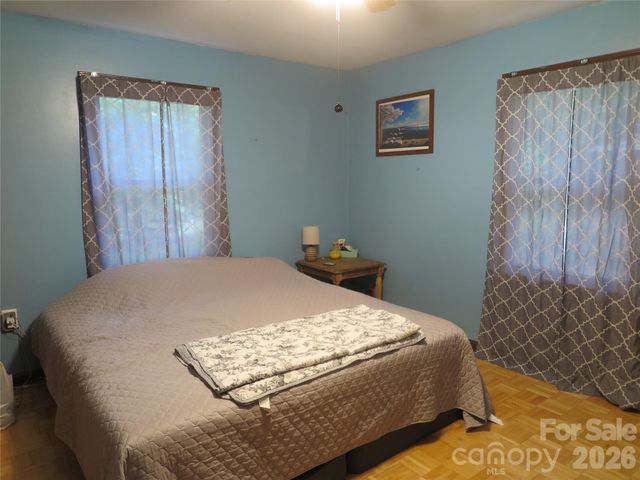 112 Glenn Oaks Drive, Lawndale, NC 28090