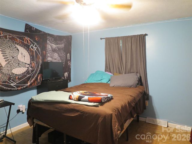 112 Glenn Oaks Drive, Lawndale, NC 28090