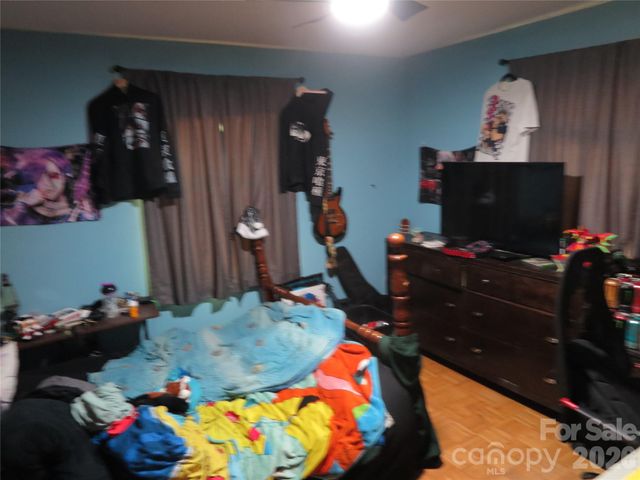 112 Glenn Oaks Drive, Lawndale, NC 28090