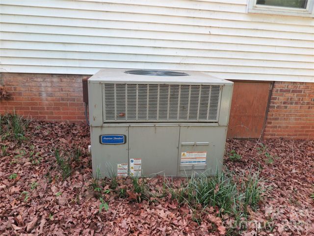 112 Glenn Oaks Drive, Lawndale, NC 28090