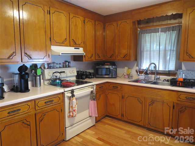 112 Glenn Oaks Drive, Lawndale, NC 28090
