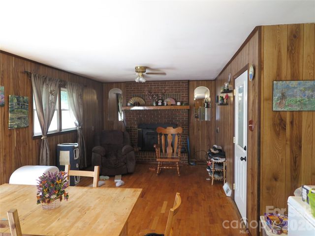 112 Glenn Oaks Drive, Lawndale, NC 28090