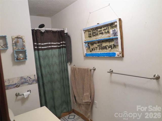 112 Glenn Oaks Drive, Lawndale, NC 28090