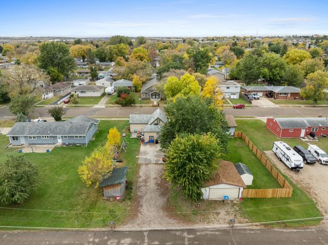 100 21St Street NW, Minot, ND 58703