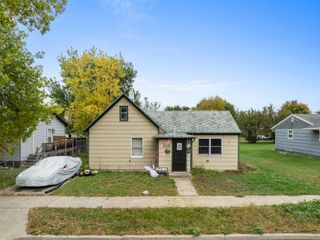 100 21St Street NW, Minot, ND 58703