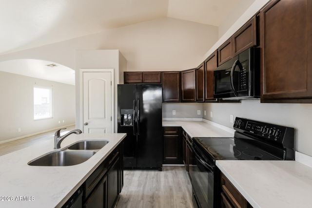 610 E DEE Street, Avondale, AZ 85323