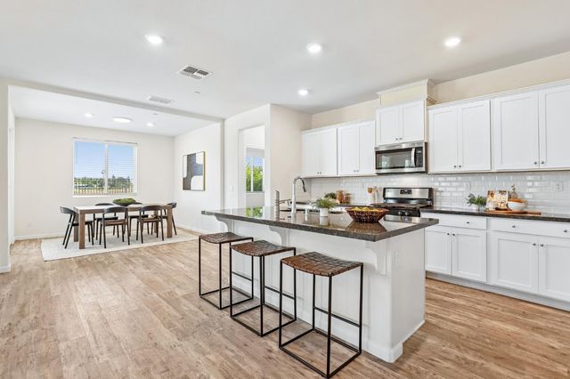 9471 Pasaje Pl, Elk Grove, CA 95624