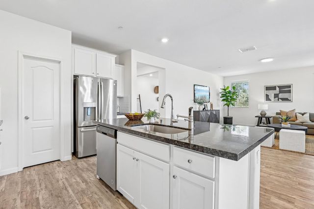 9471 Pasaje Pl, Elk Grove, CA 95624