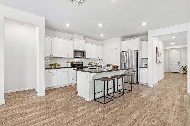 9471 Pasaje Pl, Elk Grove, CA 95624