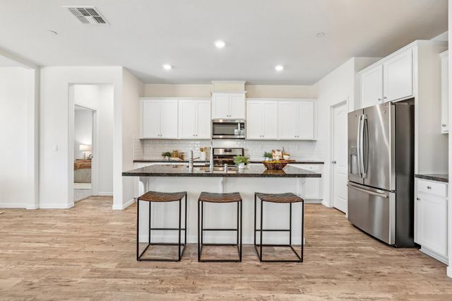9471 Pasaje Pl, Elk Grove, CA 95624