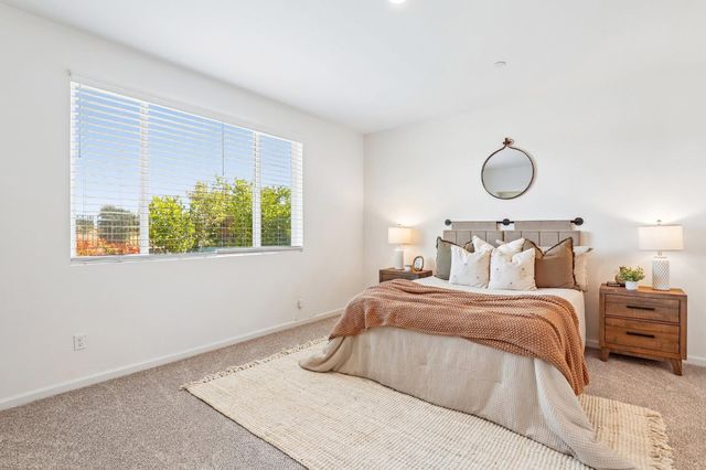 9471 Pasaje Pl, Elk Grove, CA 95624