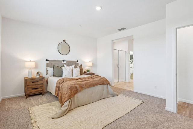 9471 Pasaje Pl, Elk Grove, CA 95624