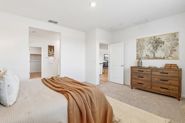 9471 Pasaje Pl, Elk Grove, CA 95624