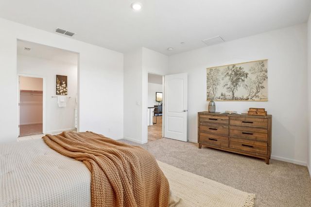 9471 Pasaje Pl, Elk Grove, CA 95624