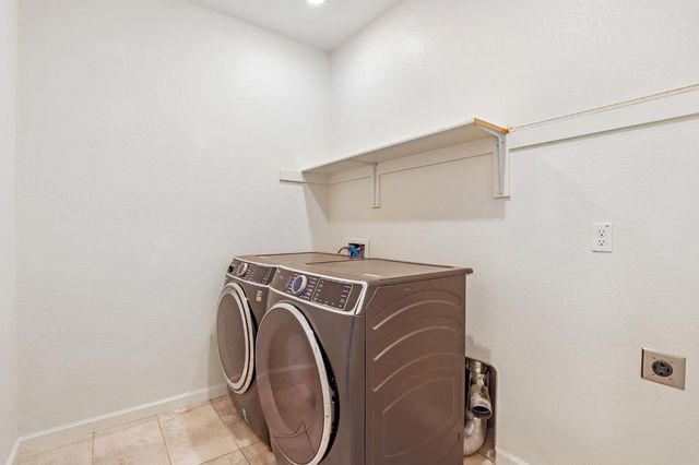 9471 Pasaje Pl, Elk Grove, CA 95624