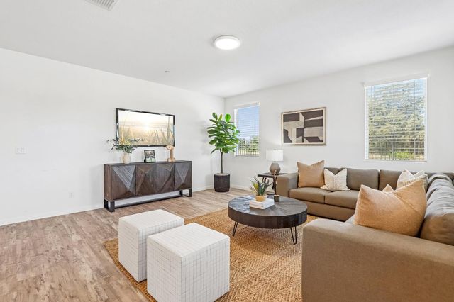 9471 Pasaje Pl, Elk Grove, CA 95624