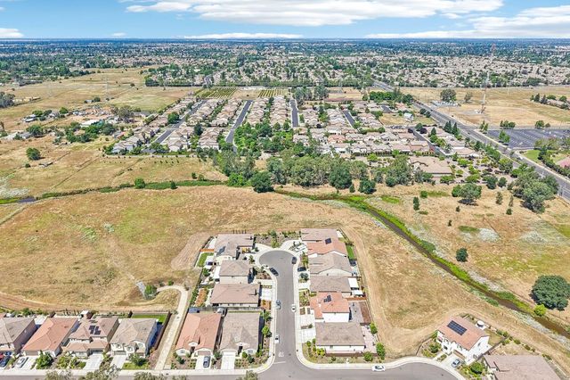 9471 Pasaje Pl, Elk Grove, CA 95624