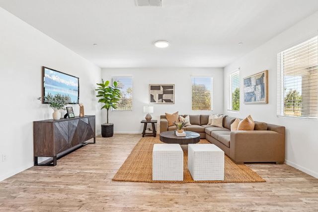 9471 Pasaje Pl, Elk Grove, CA 95624