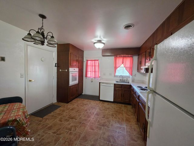 33B Edinburgh Lane, Manchester, NJ 08759