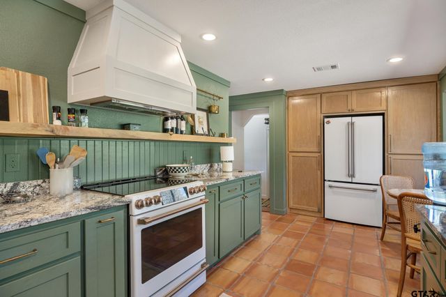 20616 E Grove Club Lake Rd, Whitehouse, TX 75791