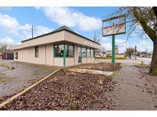 774 MAIN St, Springfield, OR 97477