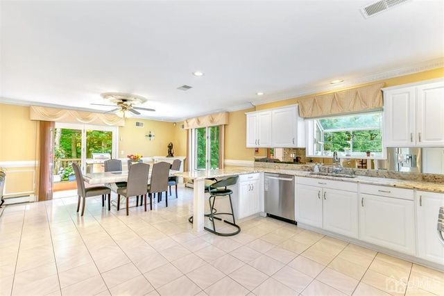 15 Gallo Way, Edison, NJ 08820