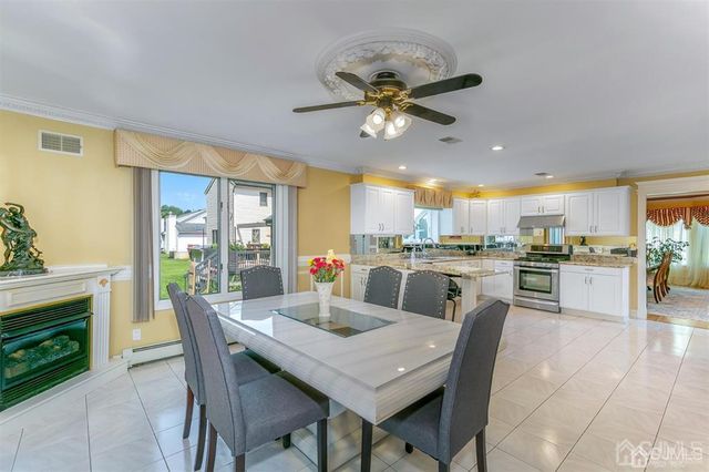 15 Gallo Way, Edison, NJ 08820