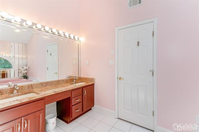 15 Gallo Way, Edison, NJ 08820