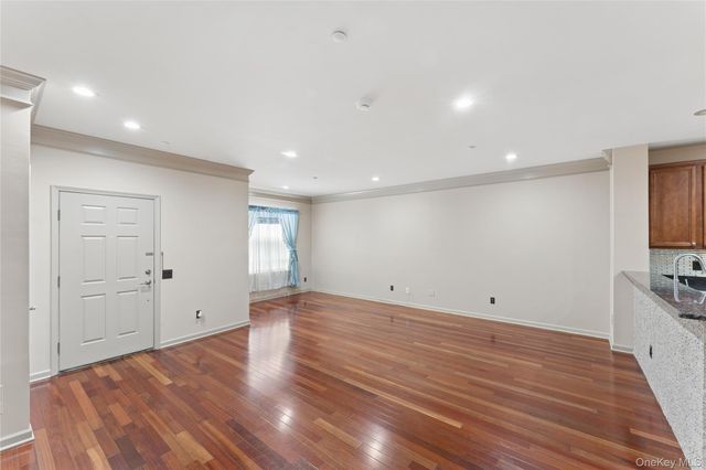 17 Strangford Court 109, Oceanside, NY 11572
