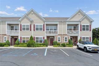 17 Strangford Court 109, Oceanside, NY 11572