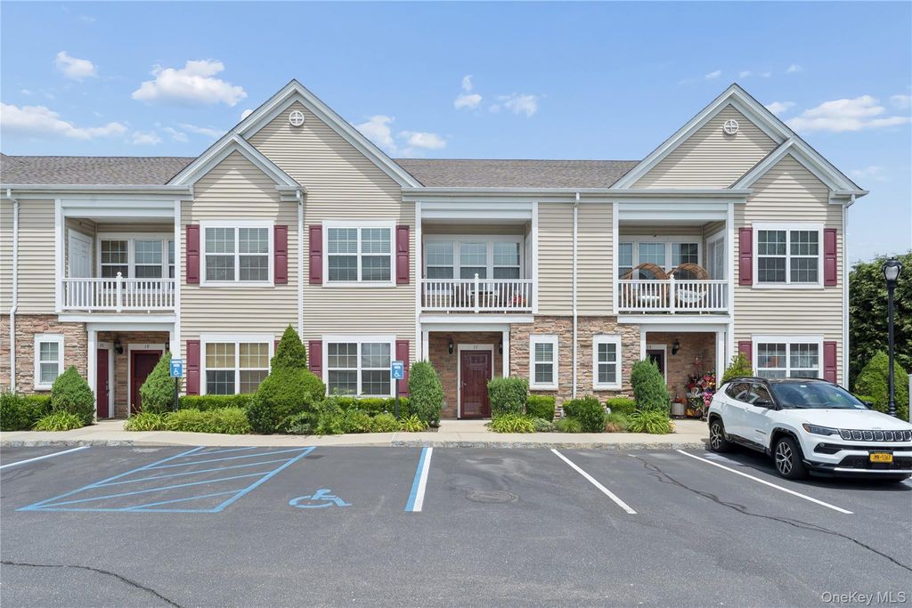 17 Strangford Court 109, Oceanside, NY 11572