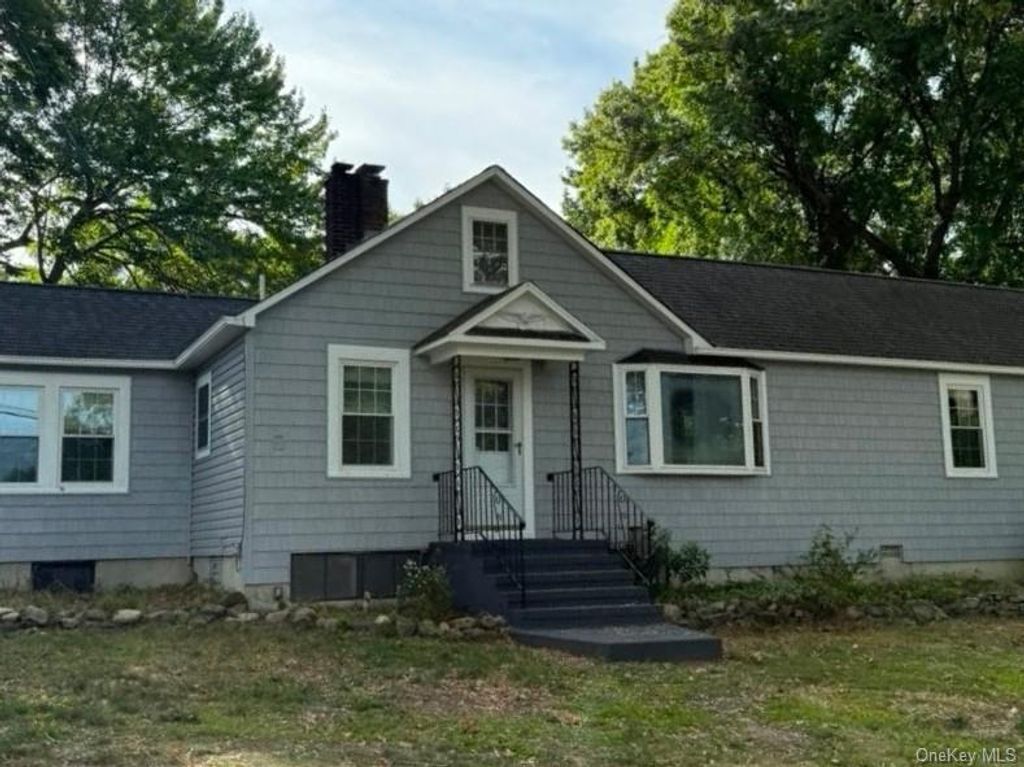 18 Baldwin Road, Sound Beach, NY 11789 — photo 2