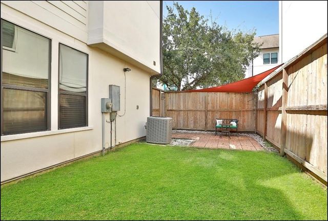 2226 Hilshire Lake Drive, Houston, TX 77080